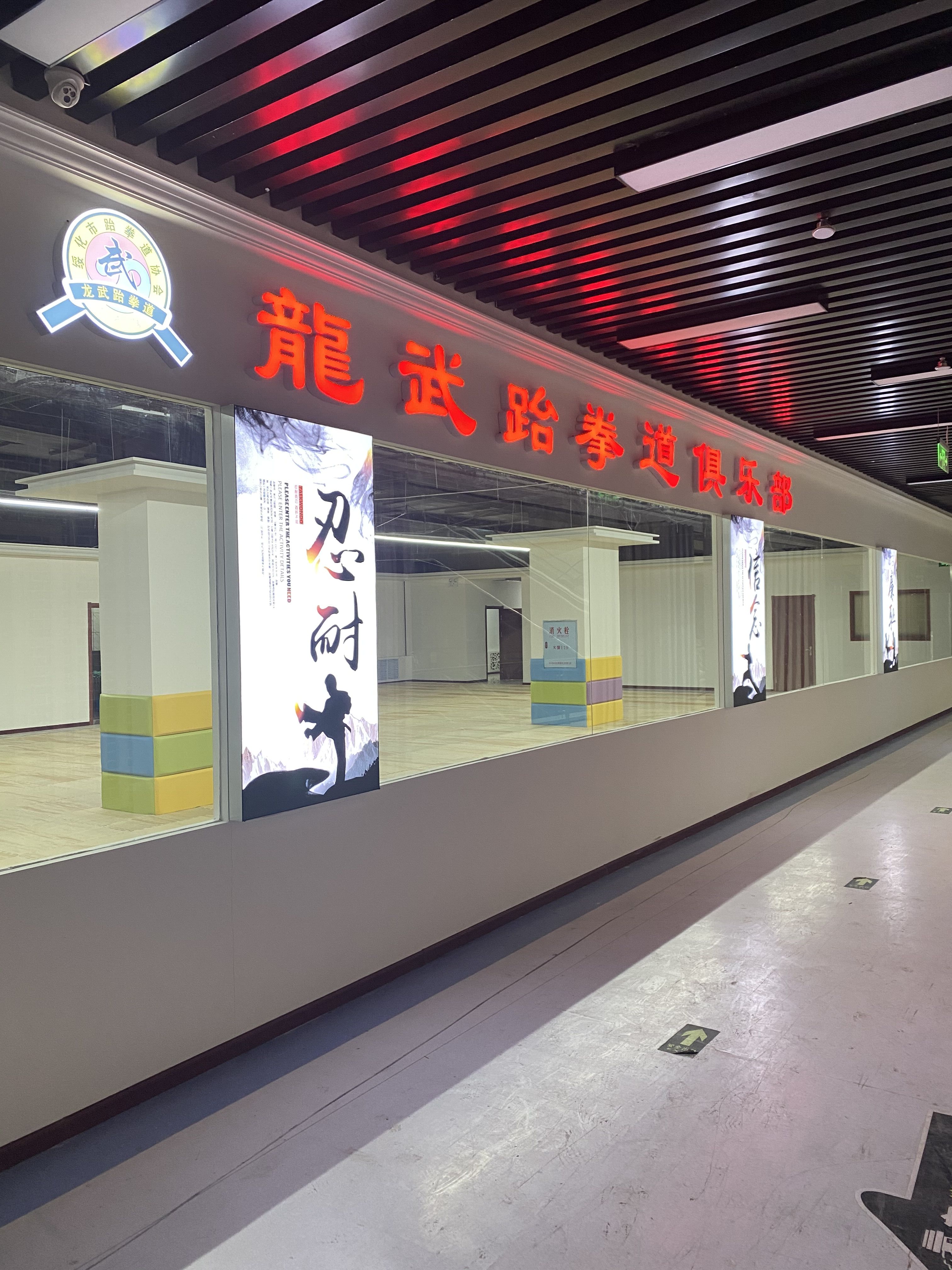 华联商厦 无边字+卡布灯箱